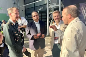 Fra venstre: H.K.H. Prins Joachim, Avnit Singh & Benjamin Notlev, CEO & CCO for TechBBQ og Ken Villumsen, co-founder Lunar og det nye AI-drevne Audit Repodo på TechBBQ, Foto: TechBBQ / PR