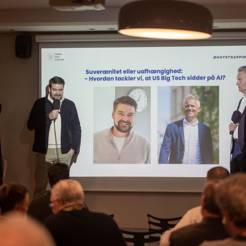Jimmy Fussing Nielsen (Heartcore Capital) & Erik Balck Sørensen (EIFO) på scenen til AI Nytårskur fra Bootstrapping og Danske Tech Startups