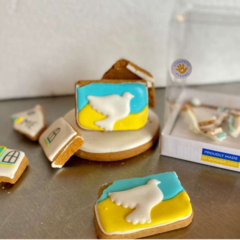 Krig slår i stykker. Kagehus med fredsduer og det hele fra Ukraine hjemtaget af Esben Gadsbøll, Danske Tech Startups.