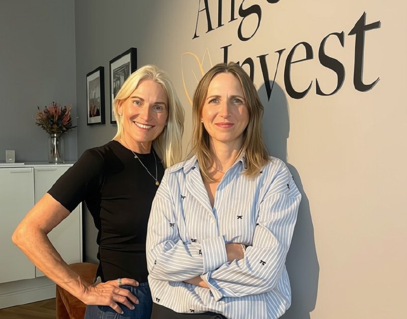 Camilla Harder Hartvig tv., repræsentant for en ejerkreds af ti kvinder, der overtager Angella Invest fra founder & CEO Kristine Leerbeck